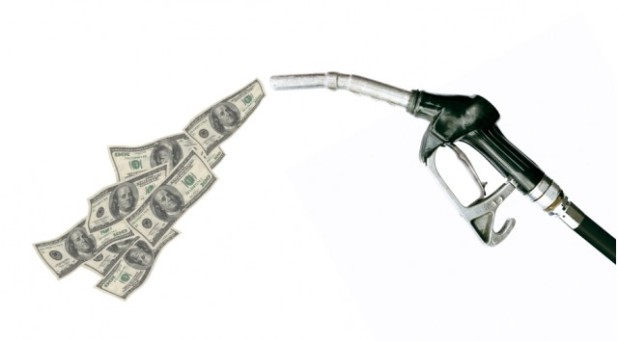 gas-pump-with-dollars_100311666_m